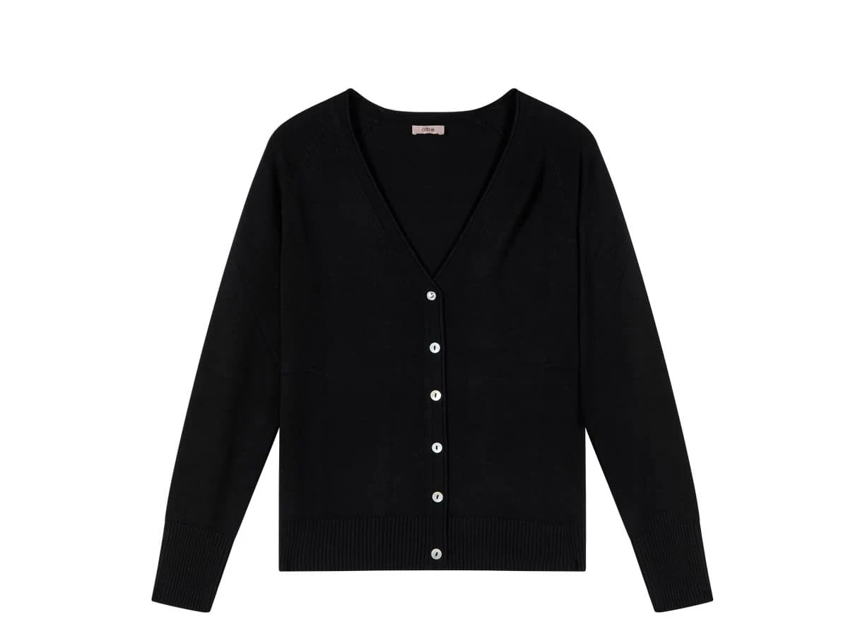 Black cardigan vector conversion after