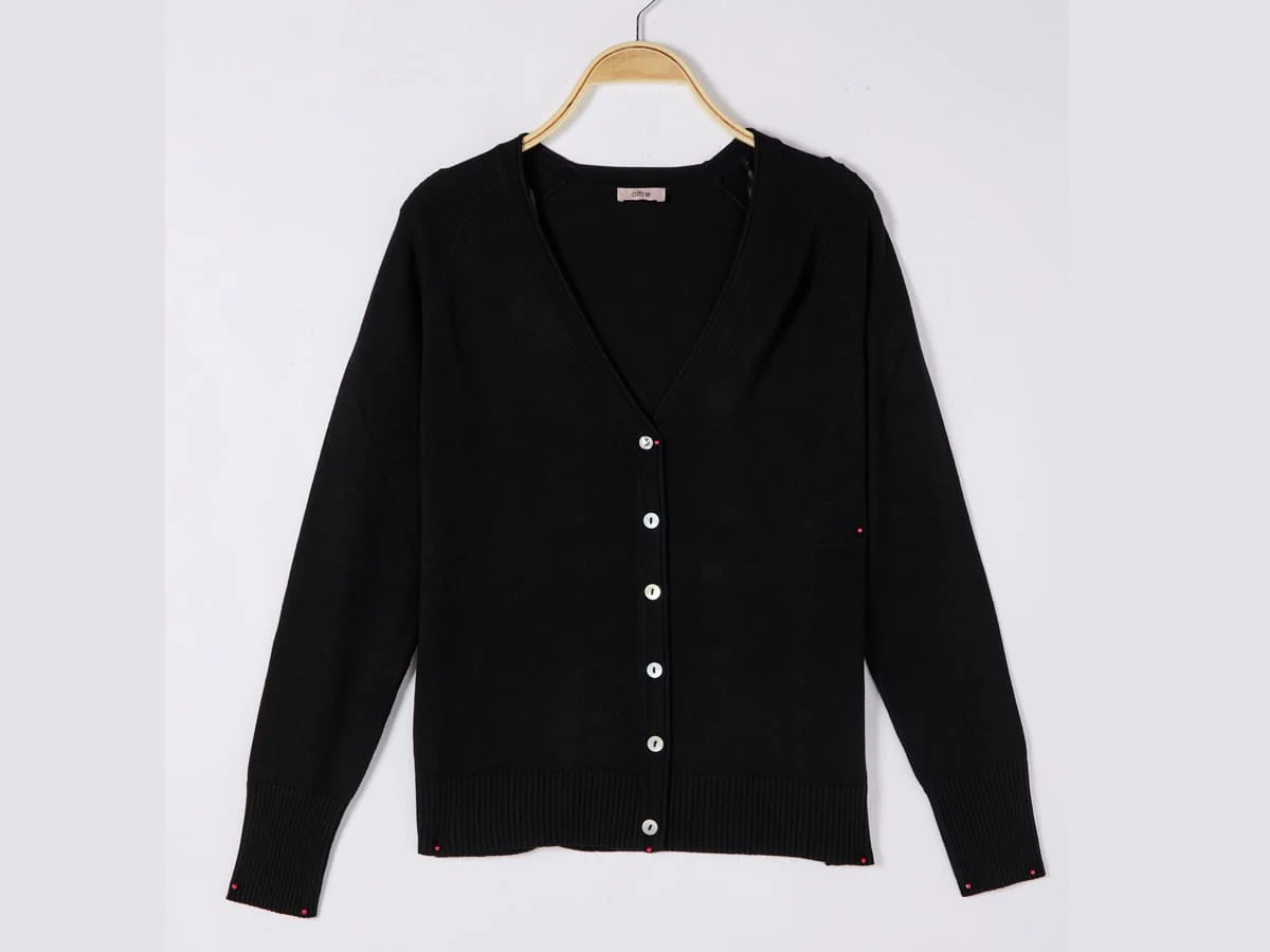 Black cardigan vector conversion before