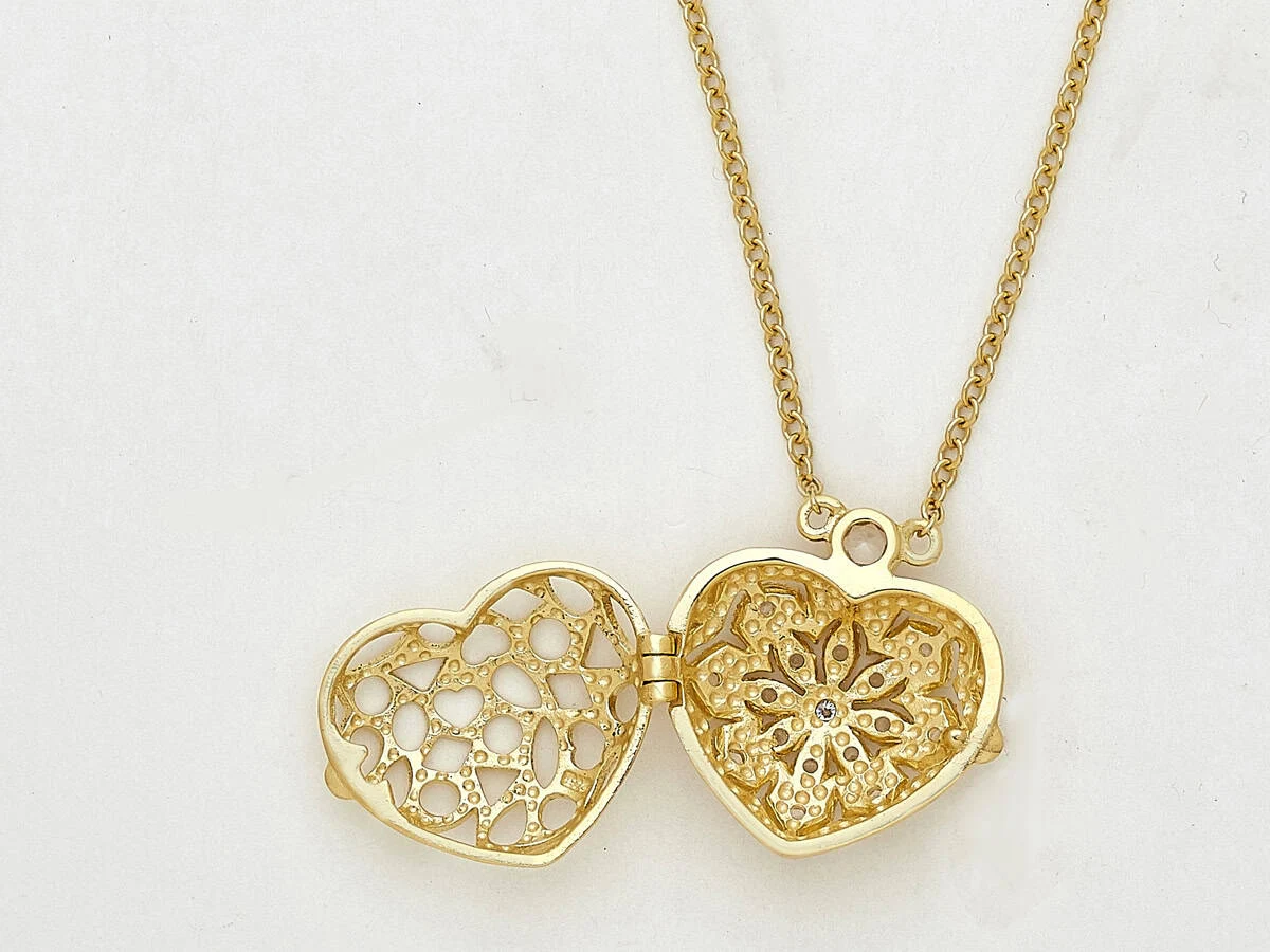 Jewelry photo editing pendant before